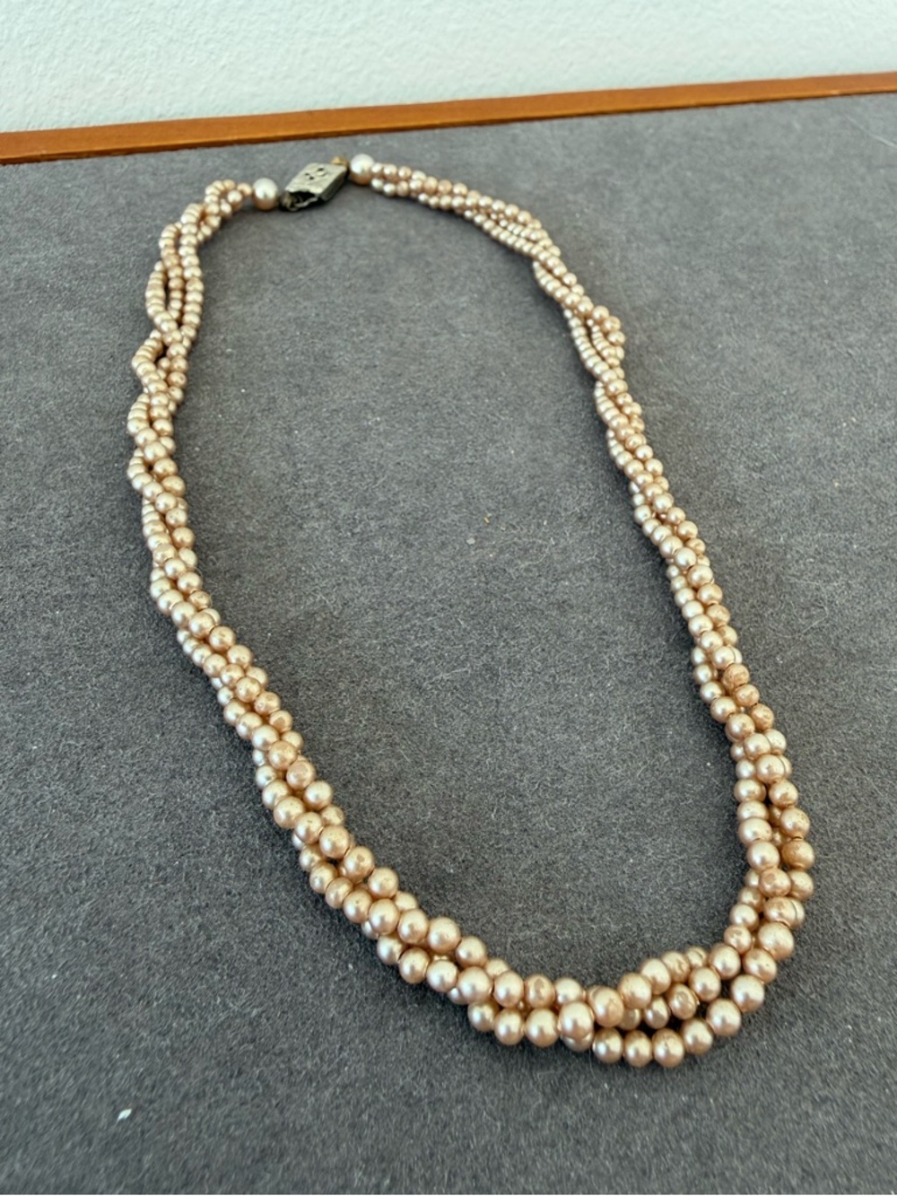 Vintage tripe strand twisted champagne faux pearl choker necklace